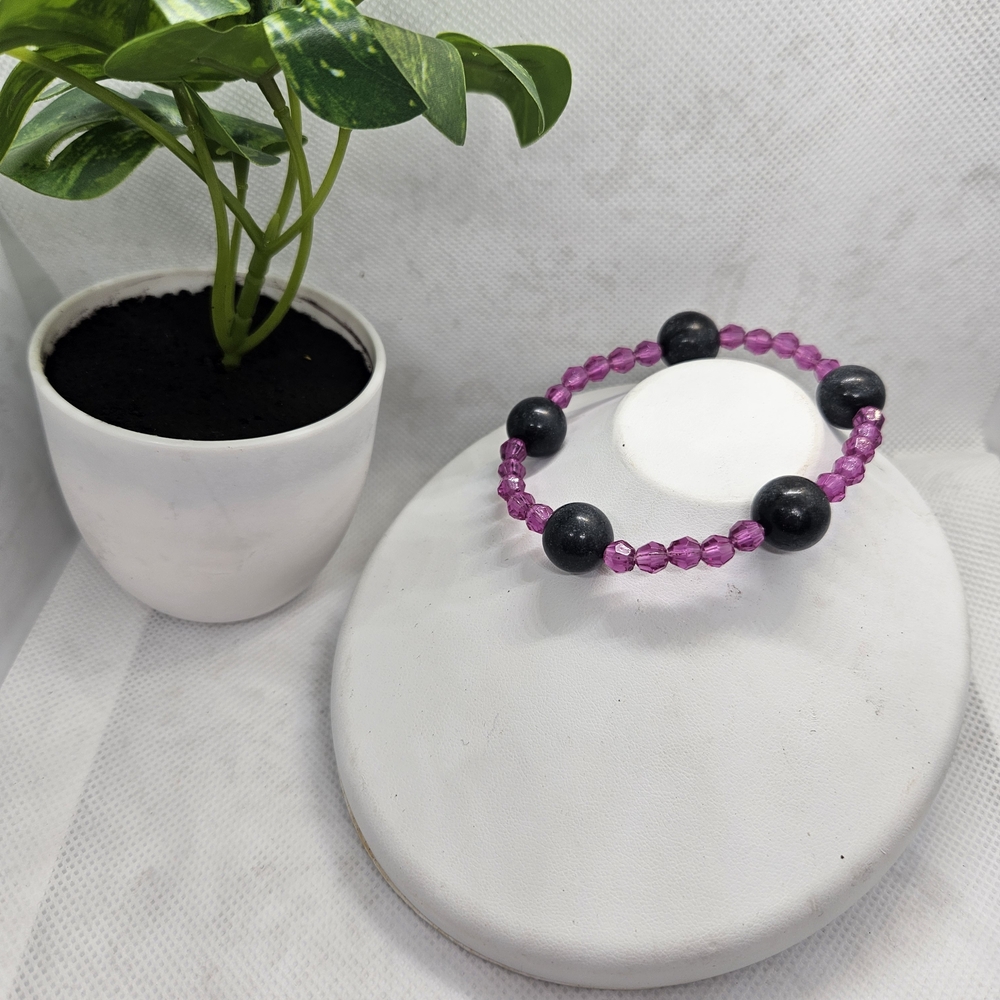 Chic Amethyst and Onyx Beaded Bracelet